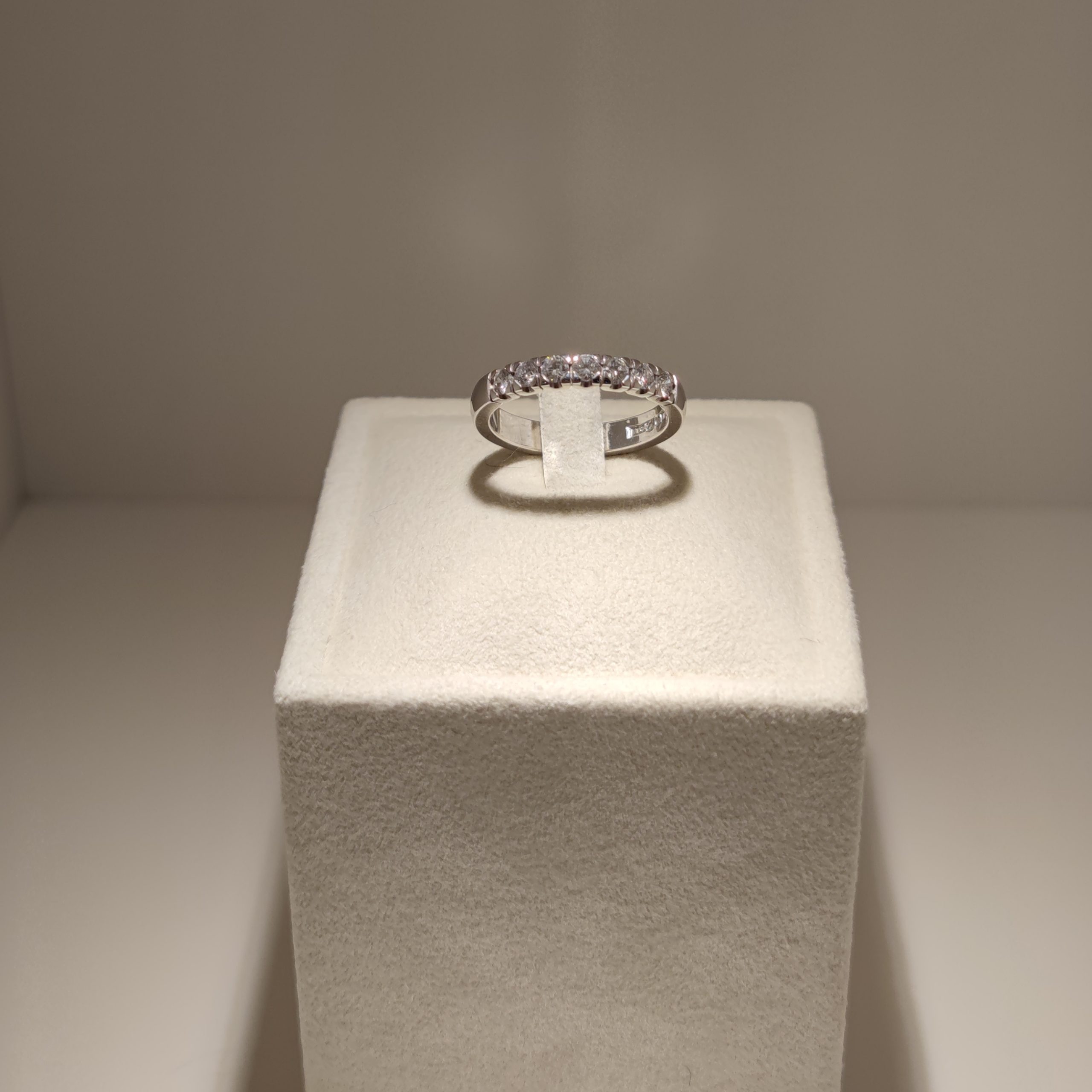Engelbert Alliansring Krabb 7x0,07ct (0,49ct)