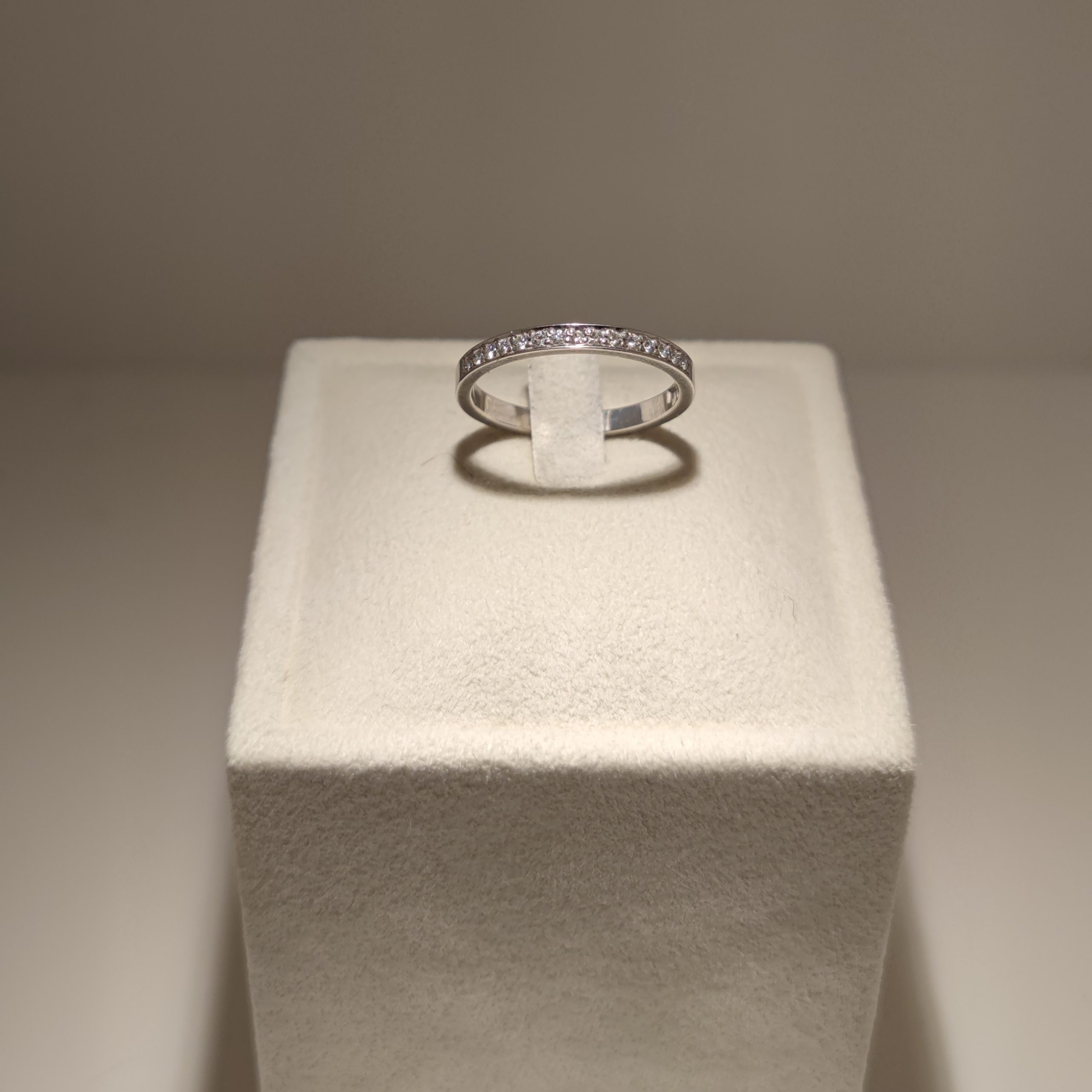 Engelbert Alliansring 15x0,01ct (0,15ct)