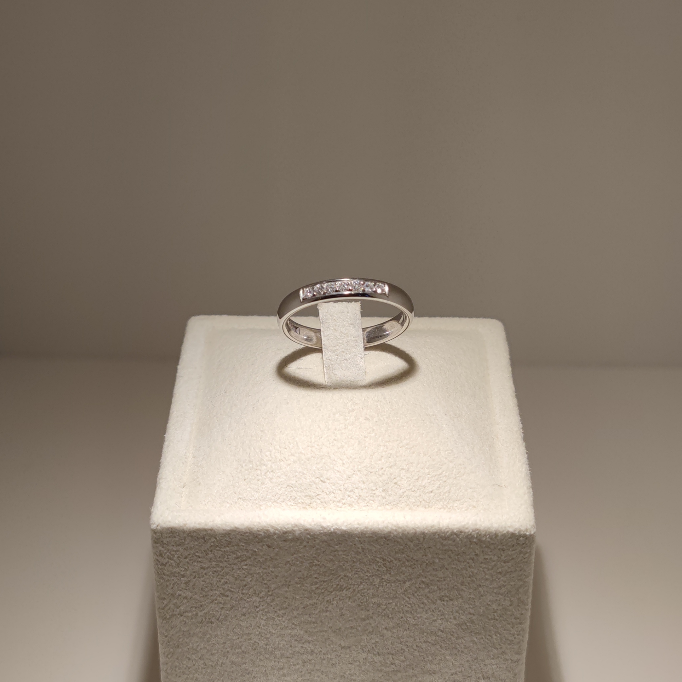Engelbert Alliansring 7x0,02ct (0,14ct)